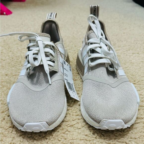 NWT Adidas Originals NMD R1 Big Kids Sneakers in Wonder Beige/White Sz 7 - Picture 2 of 16